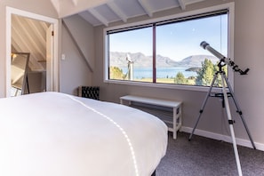 2 bedrooms, desk, iron/ironing board, travel cot