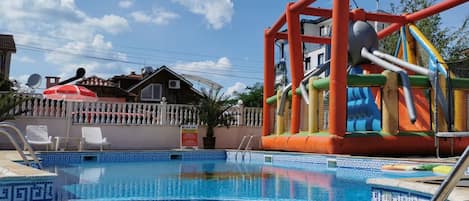 Sesongbasert utendørsbasseng