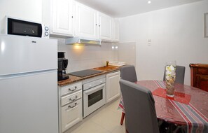 Micro-ondes, four, plaque de cuisson, lave-vaisselle