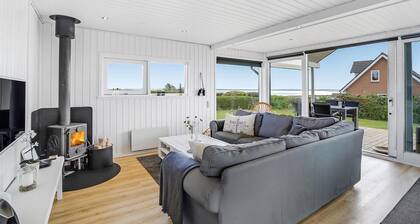 Awesome home in øster assels with sauna