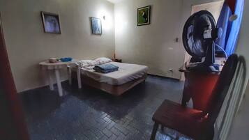 1 habitación, escritorio y insonorización