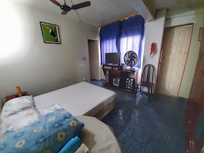 1 chambre, bureau, chambres insonorisées, fer et planche à repasser