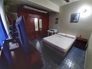 1 chambre, bureau, chambres insonorisées, fer et planche à repasser