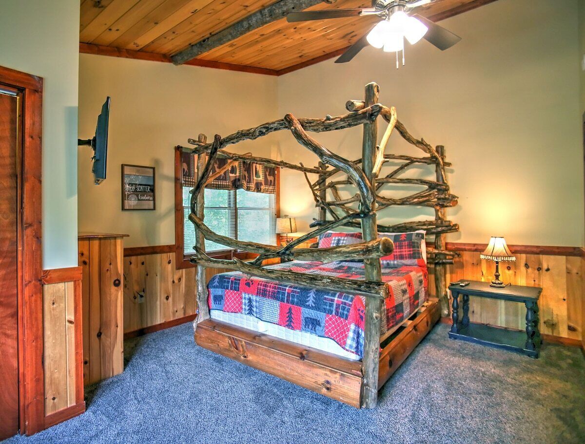 5 bedrooms, travel crib, WiFi, bed sheets