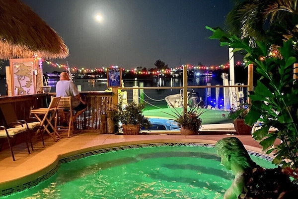 Bay views from the bar 🌘, Book your Holiday & 2024 dates now!