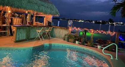 CLEAR water views @Tiki haven! Quick ocean access, Pool, HotTub, FUN! FREE ICE!