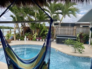 Outdoor pool, a heated pool - CLEAR water views @Tiki haven! Quick ocean access, Pool, HotTub, FUN! FREE ICE! (Key Colony Beach)