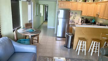 Smart TV, fireplace, stereo