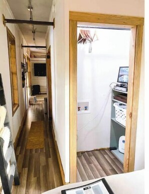 1 bedroom, iron/ironing board, WiFi, bed sheets - The Rustic Rectangle (Pendleton)