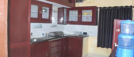 Fridge, electric kettle, blender, cookware/dishes/utensils