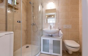 Shower - Nice home in Col with house a panoramic view (Col)