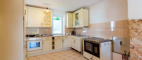 Fridge, stovetop, dishwasher, coffee/tea maker