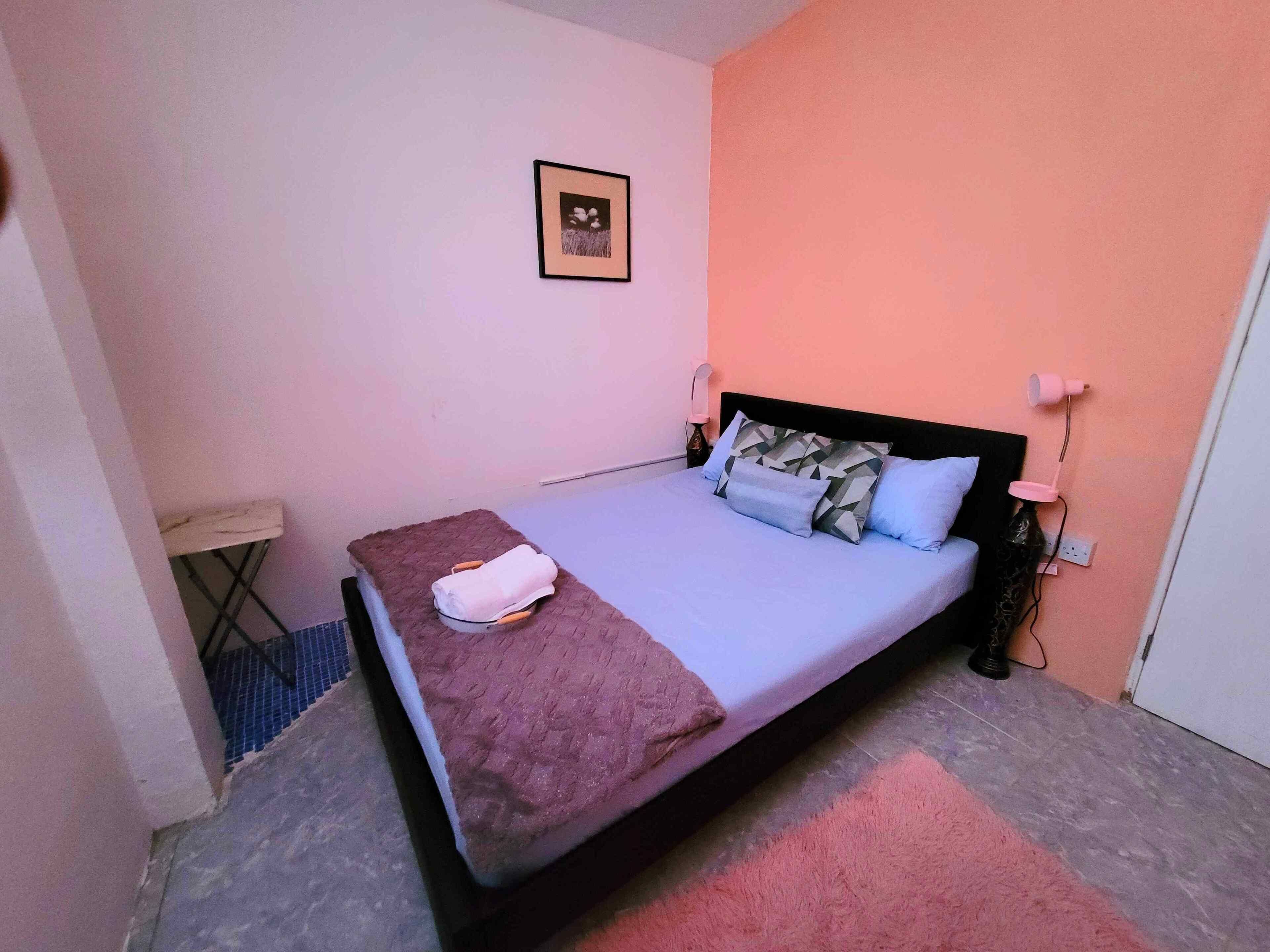 2 chambres, fer et planche à repasser, Wi-Fi, draps fournis