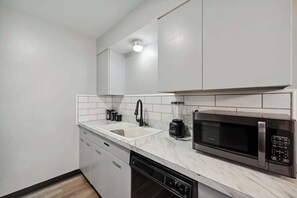 Fridge, microwave, oven, stovetop - Fairlane #6 | Classy Cool & Chic (Lansing)