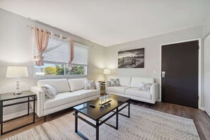 Smart TV - Fairlane #6 | Classy Cool & Chic (Lansing)