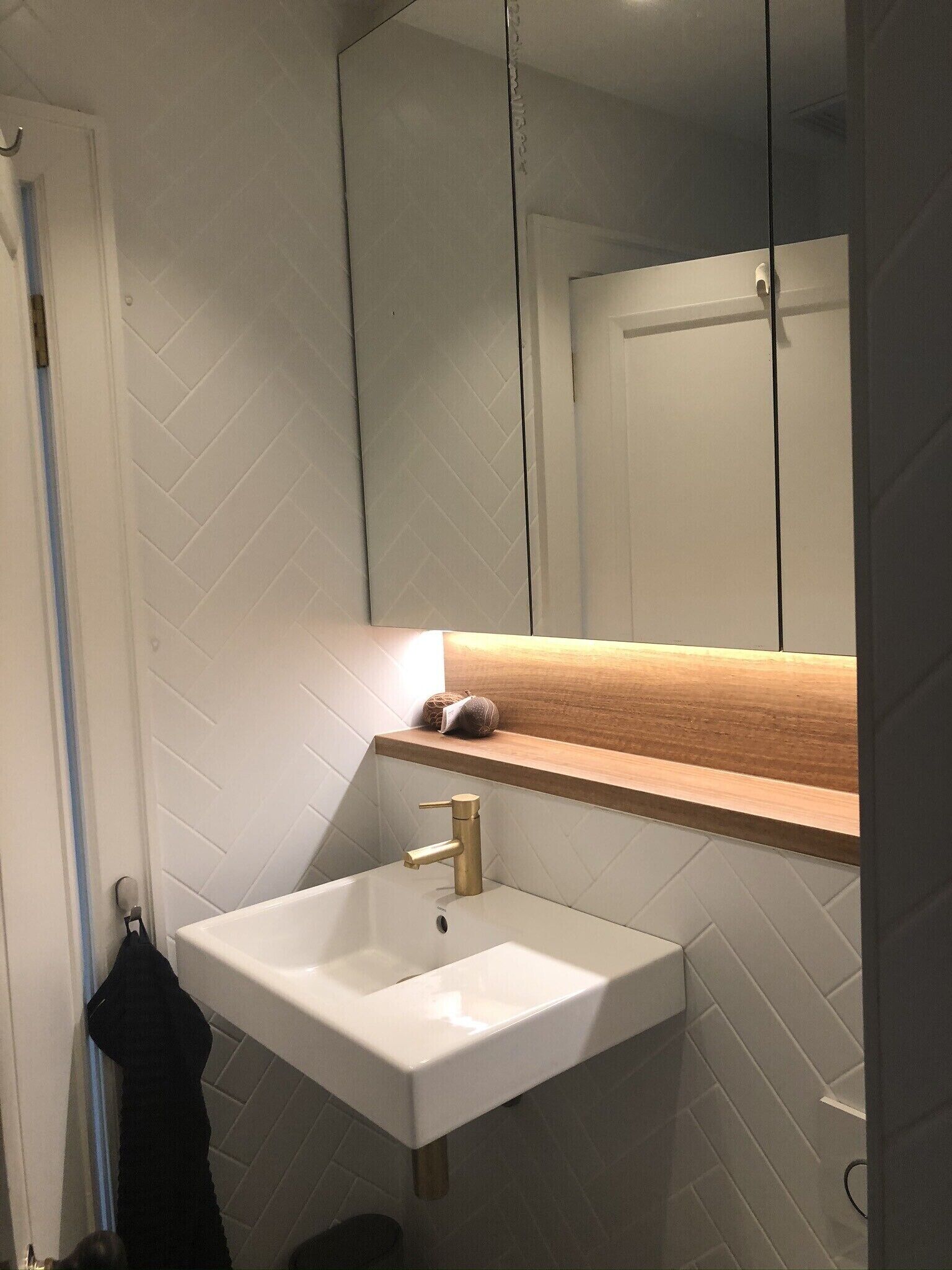 Picturesque apartment by the beach in Parsley Bay — image 12