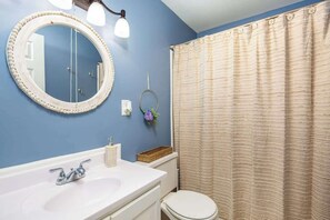 Combined shower/tub, hair dryer, towels, shampoo