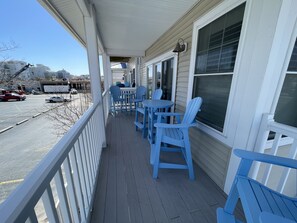 Outdoor dining - Sunburst on 16th A Block from the Beach and Boardwalk! 2 Car Garage Ocean View (Ocean City)