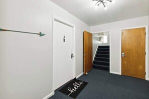 Interior - Lansing Layover#3 | 2 BR - 1 BA (Lansing)