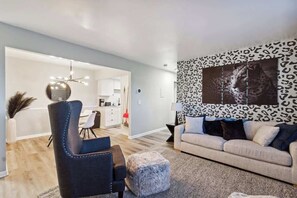 Living area - Lansing Layover#3 | 2 BR - 1 BA (Lansing)