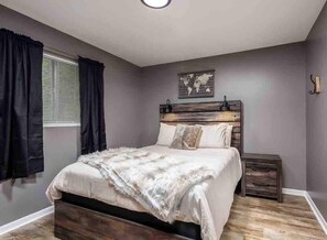 2 bedrooms, WiFi - Lansing Layover #9 | Urban Hideaway (Lansing)