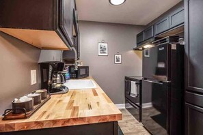 Oven, dining tables - Lansing Layover #9 | Urban Hideaway (Lansing)