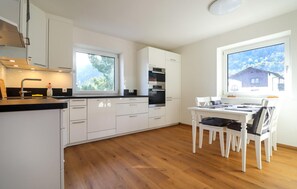 Kühlschrank, Herdplatte, Geschirrspüler