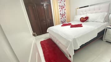 3 chambres, coffres-forts dans les chambres, bureau