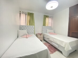 3 bedrooms, in-room safe, desk, iron/ironing board