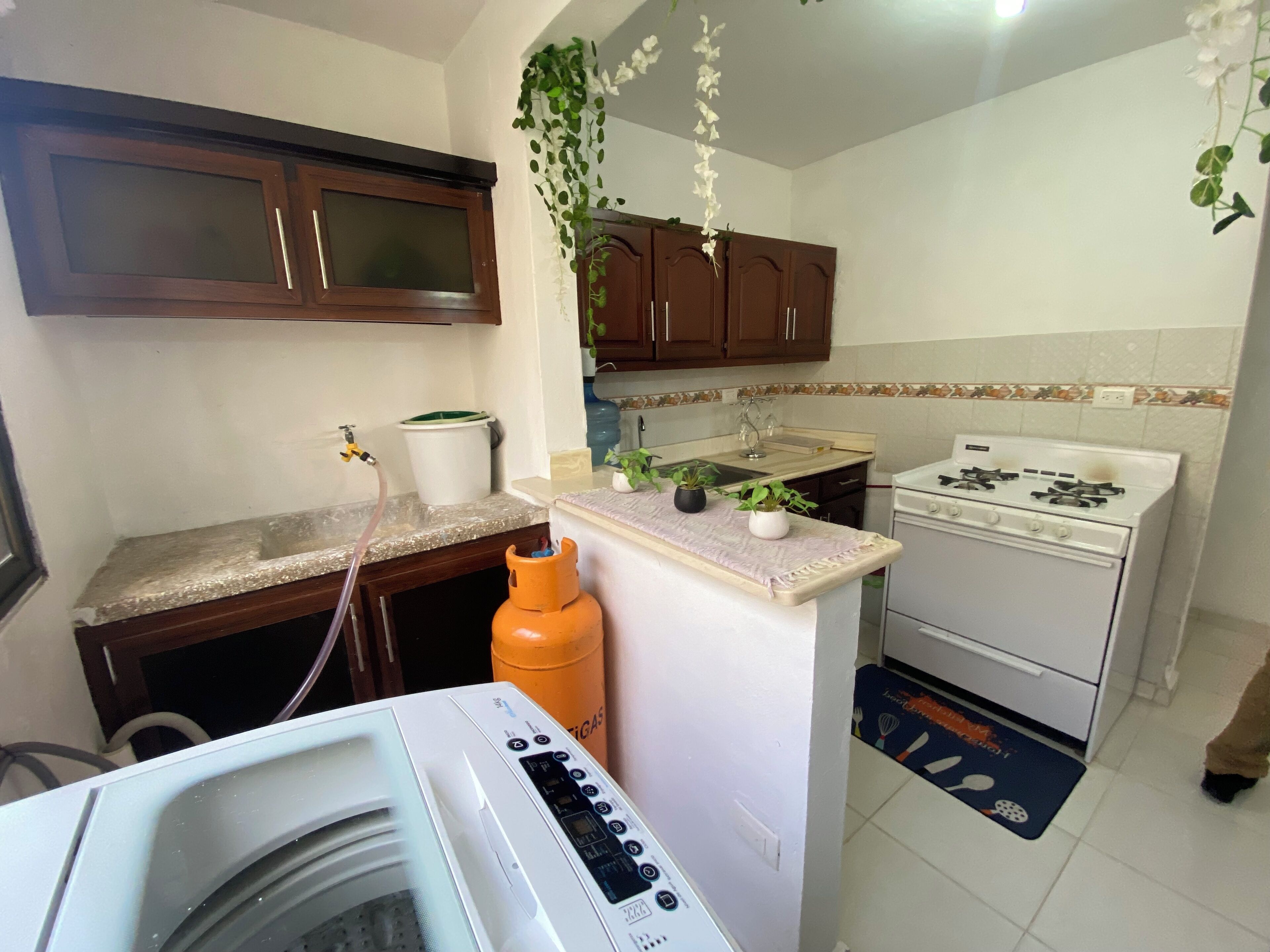 Geladeira, micro-ondas, fogão, cooktop