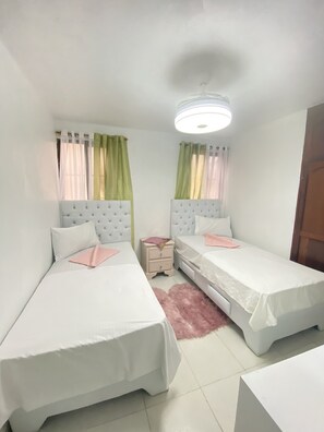 3 bedrooms, in-room safe, desk, iron/ironing board