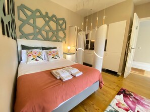7 bedrooms, desk, iron/ironing board, WiFi