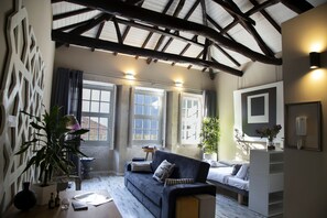 Smart TV - Cedofeita Village in Porto - Entire Condominium with Garden and Terraces (Porto)