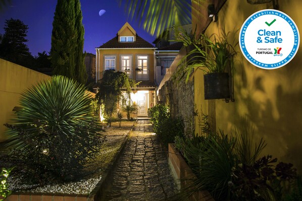 Exterior detail - Cedofeita Village in Porto - Entire Condominium with Garden and Terraces (Porto)