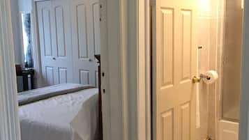 2 chambres, coffres-forts dans les chambres, bureau