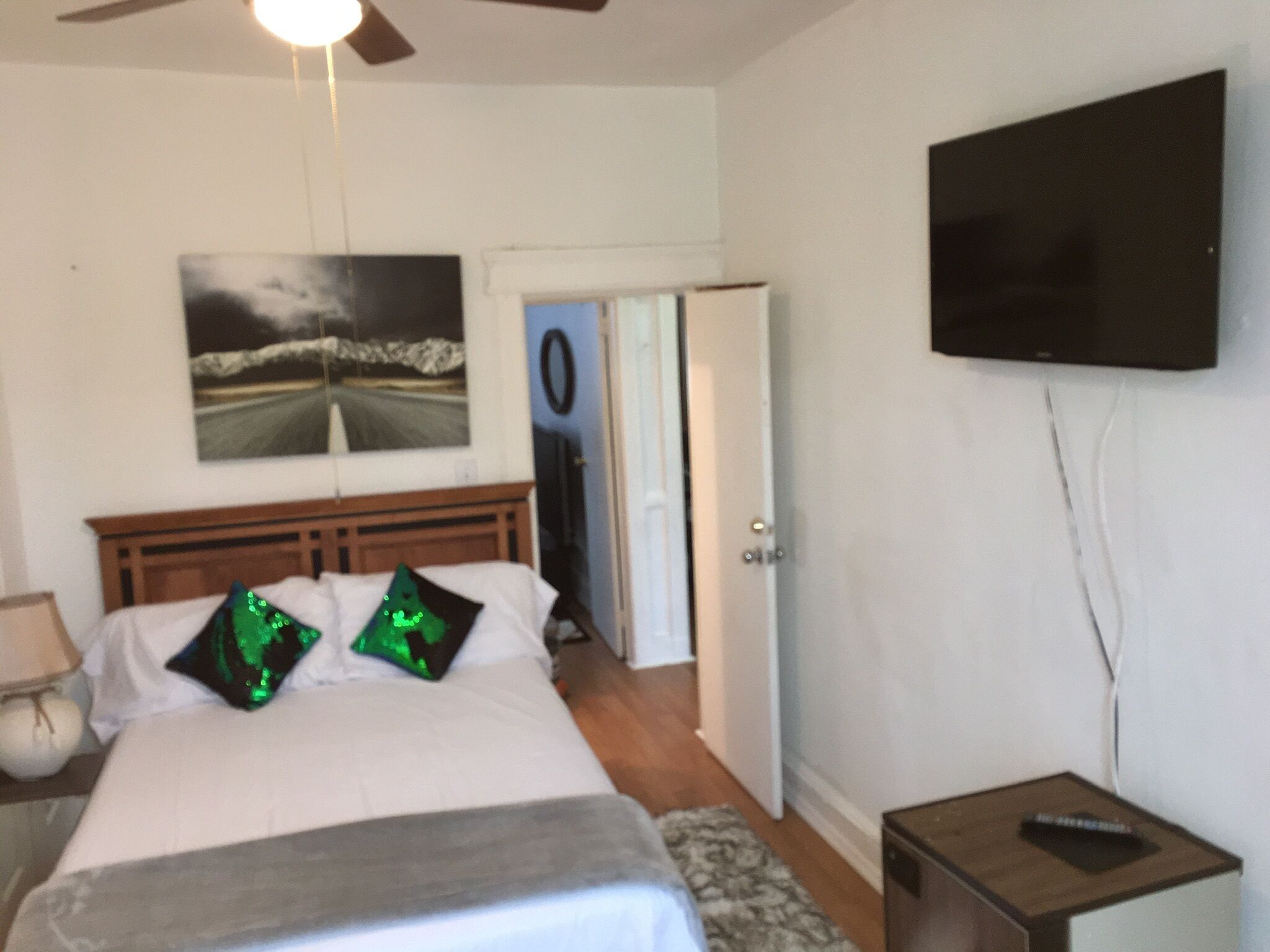 2 bedrooms, in-room safe, desk, iron/ironing board