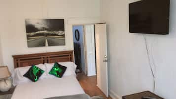 2 Schlafzimmer, Zimmersafe, Schreibtisch, Bügeleisen/Bügelbrett