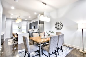 Dining - SUPERIOR LUXURY✨PRIVATE ROOFTOP✨/NEAR DOWNTOWN (Nashville)