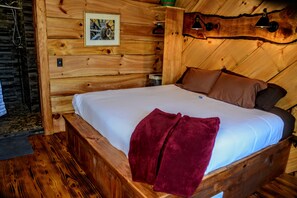 2 bedrooms, iron/ironing board, WiFi, bed sheets - SkyView Smoky Mountain Lodge Near Gatlinburg and Pigeon Forge Tennessee (Cosby)