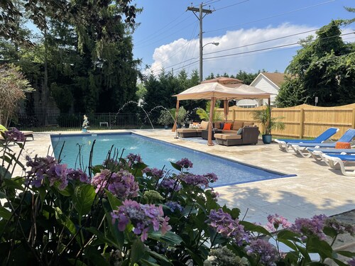 Lg Victorian, New Resort-likePrivate Pool, Beds for 17, 10min to SH beach