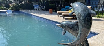 Lg Victorian, New Resort-likePrivate Pool, Beds for 17, 10min to SH beach