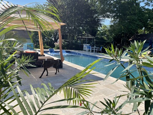 Lg Victorian, New Resort-likePrivate Pool, Beds for 17, 10min to SH beach