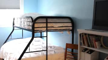 6 slaapkamers, een strijkplank/strijkijzer, wifi, beddengoed