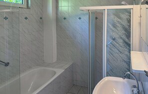 Ensemble baignoire-douche