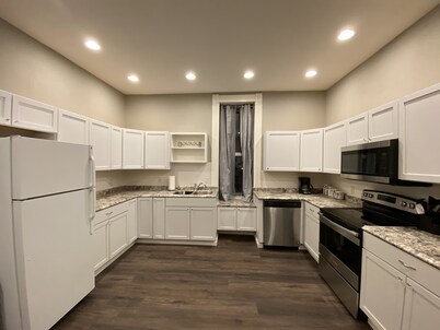 The Chestnut on the Square Historic Loft A