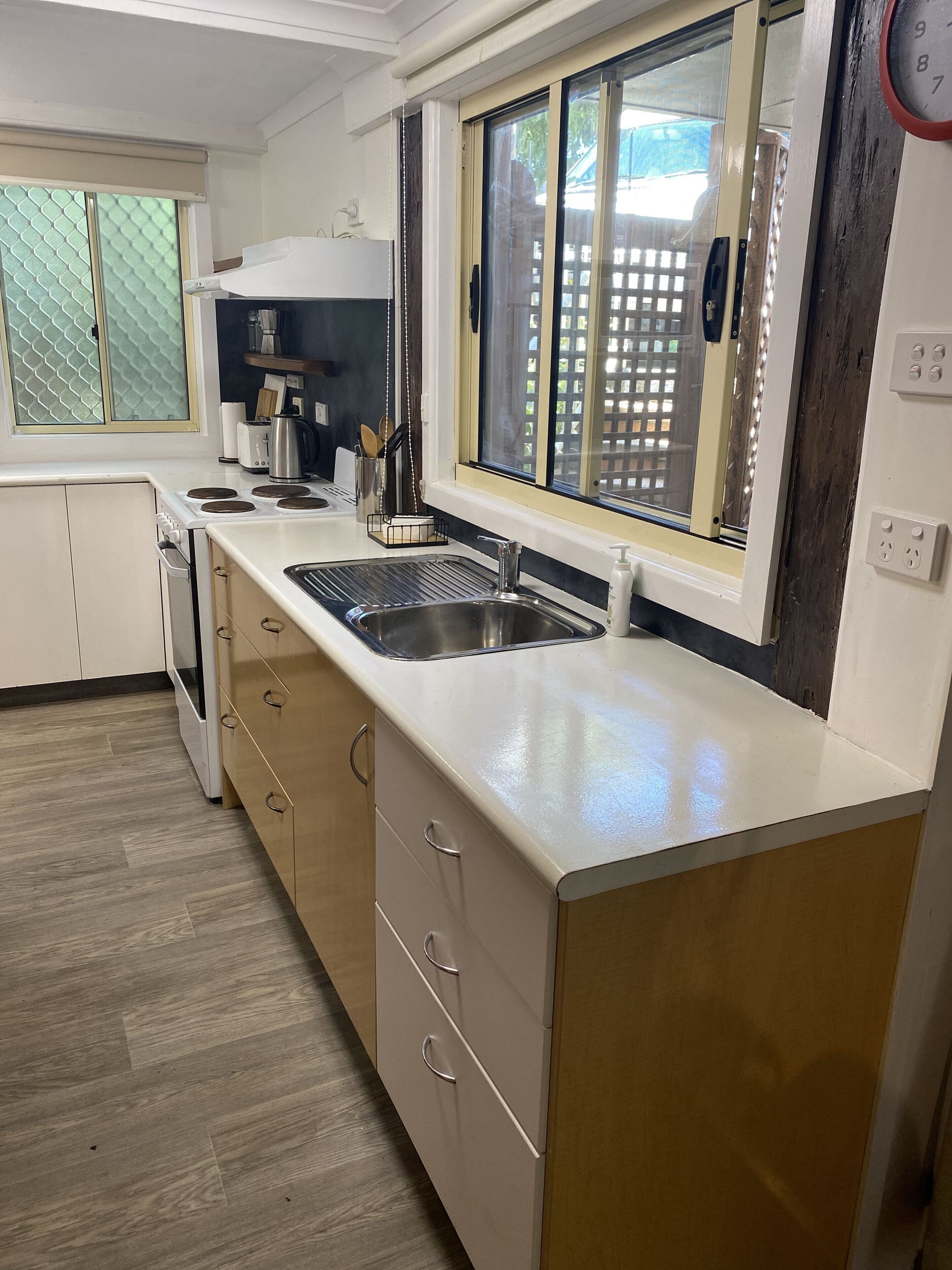 雪櫃、微波爐、焗爐、爐具