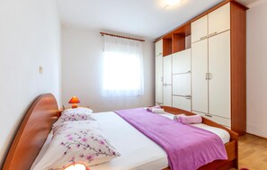 1 bedroom, free WiFi, bed sheets - Gorgeous apartment in Duce with WiFi (Duce)
