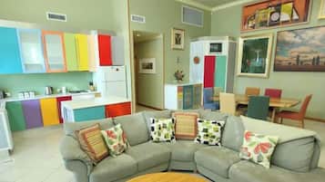 Smart TV, ping pong, books, video library