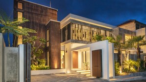 A modern house with a spacious entrance, large windows, and a well-lit interior. - Villa NVL Canggu by Nagisa Bali (Canggu)