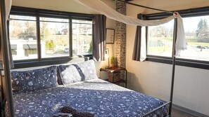 3 عدّة غرف نوم ومكتب وواي فاي وملاءات أسرّة